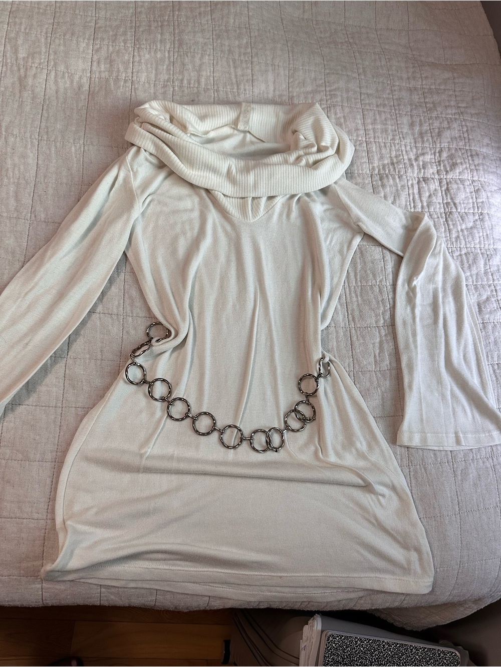 Chunky belt 70s vibe mini dress